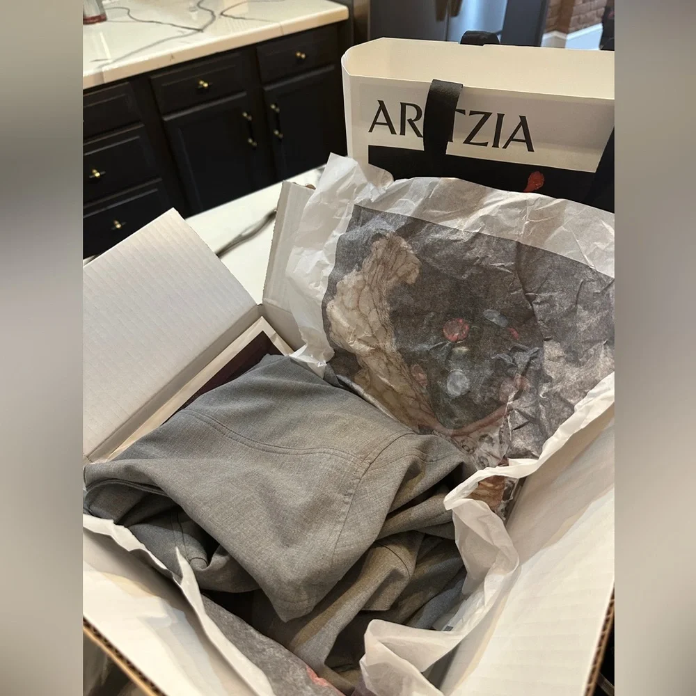 Aritzia Little Cropped Jacket - Picture 5 of 6